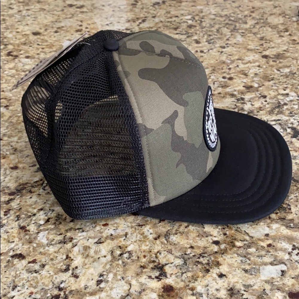NWT Vans Camo Trucker Hat - Picture 4 of 6